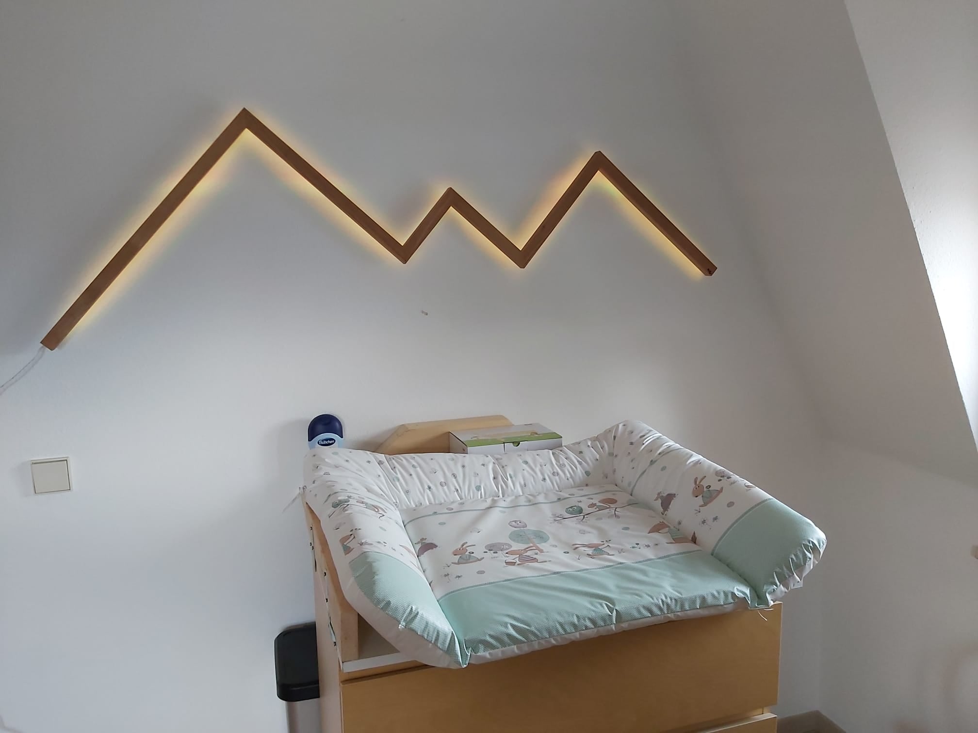 Lampe über dem Wickeltisch